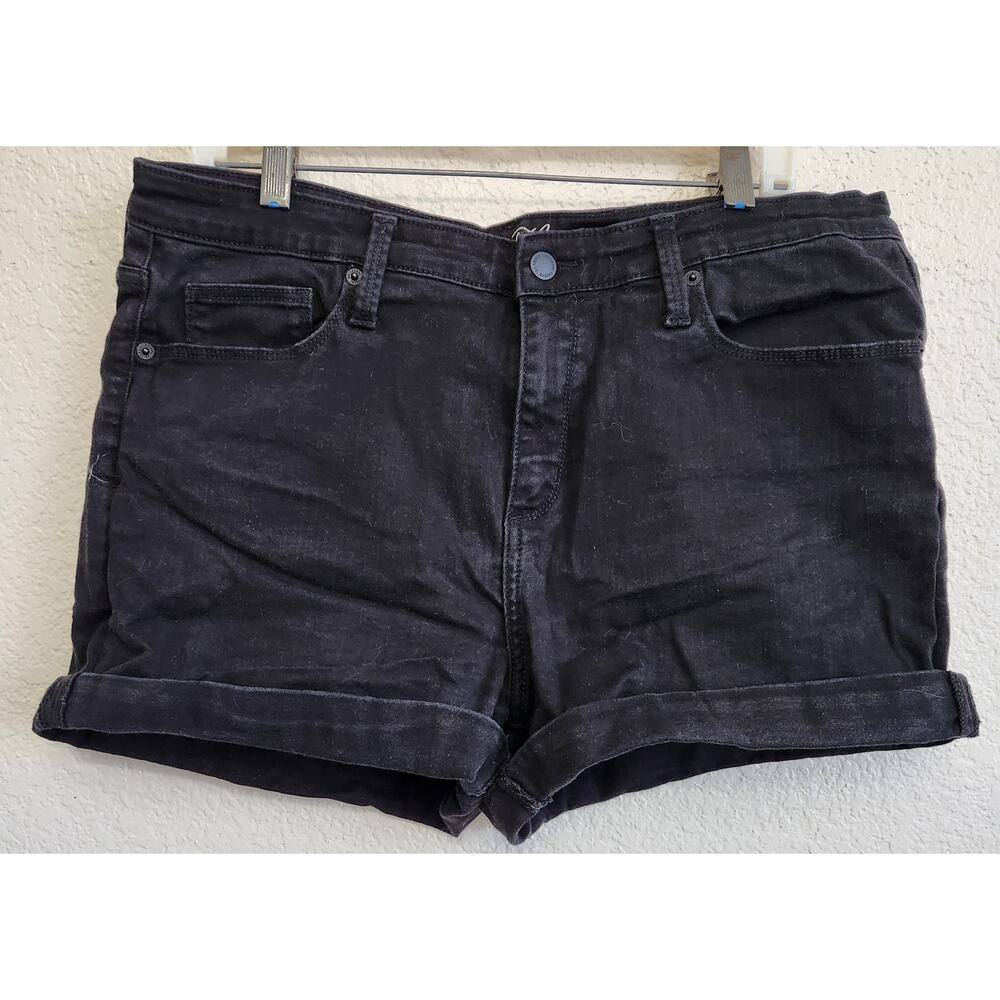 Universal Threads Black High Rise Midi Denim Shorts 16 Cuffed Hem Lightweight